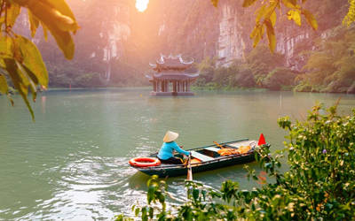 Kerala tour packages for families and couples – Munnar Alleppey Thekkady